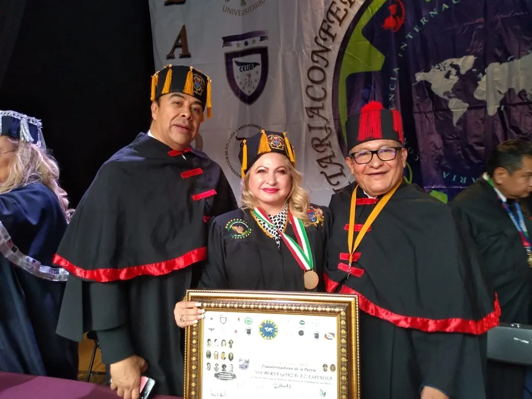 Betty González recibió doctorado “Honoris Causa”